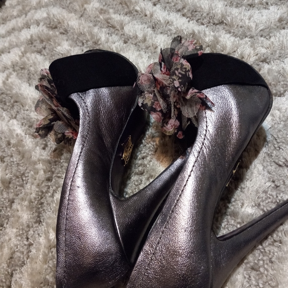 Shoes - Picture 3 of 6